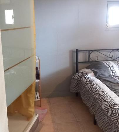 Petite Maison Dans La Campagne A 10 Mn A Pied Du Centre Ville Arlés Exterior foto