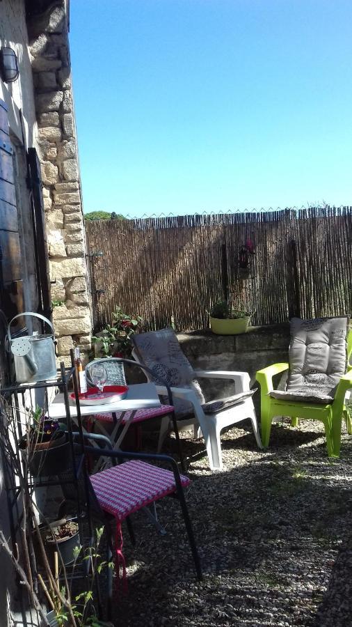 Petite Maison Dans La Campagne A 10 Mn A Pied Du Centre Ville Arlés Exterior foto